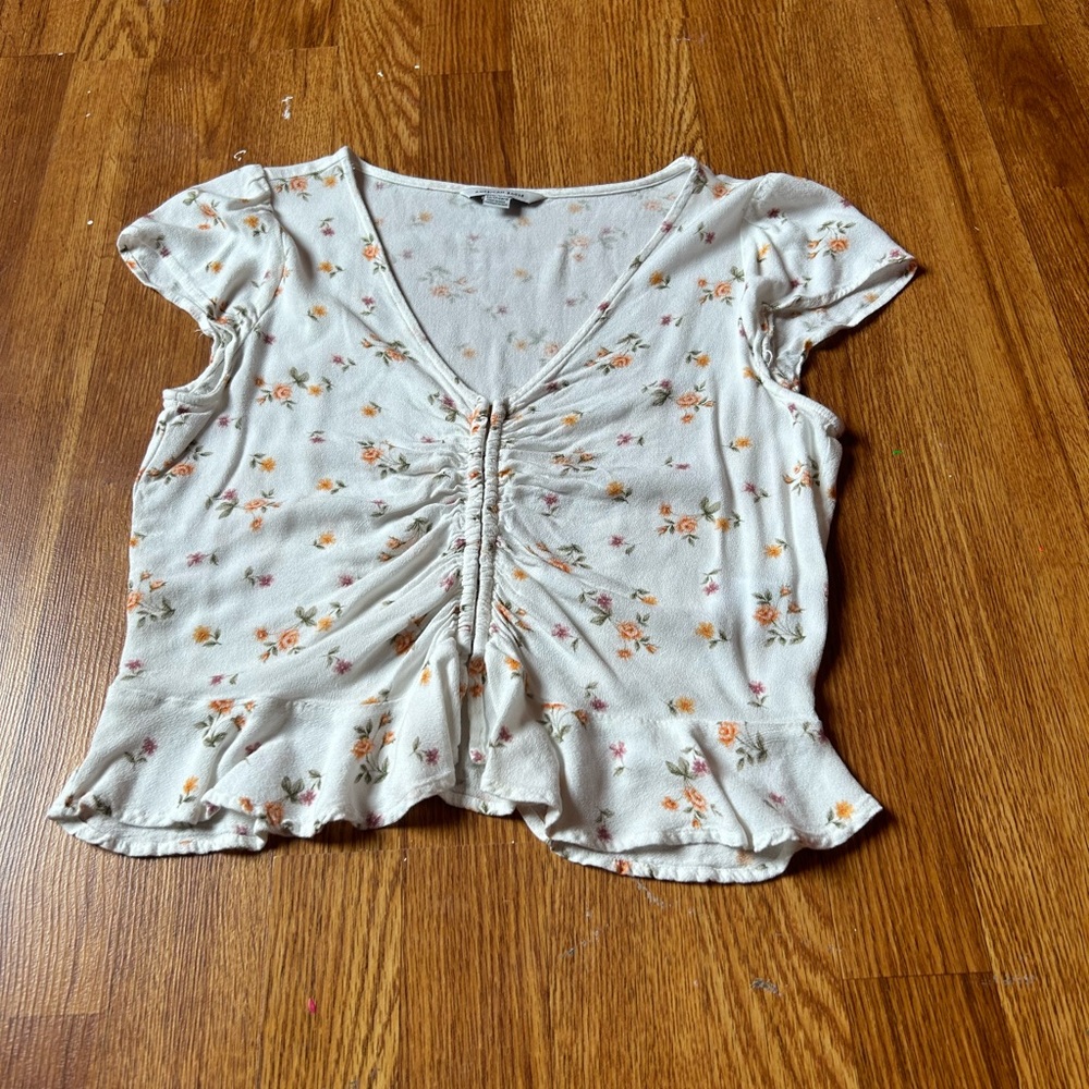 American eagle floral top v neck